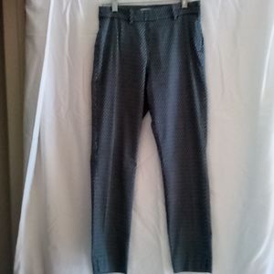 HM patterned cropped ankle pants size 2 side zip. Waist 13" Flat, 26" Inseam.